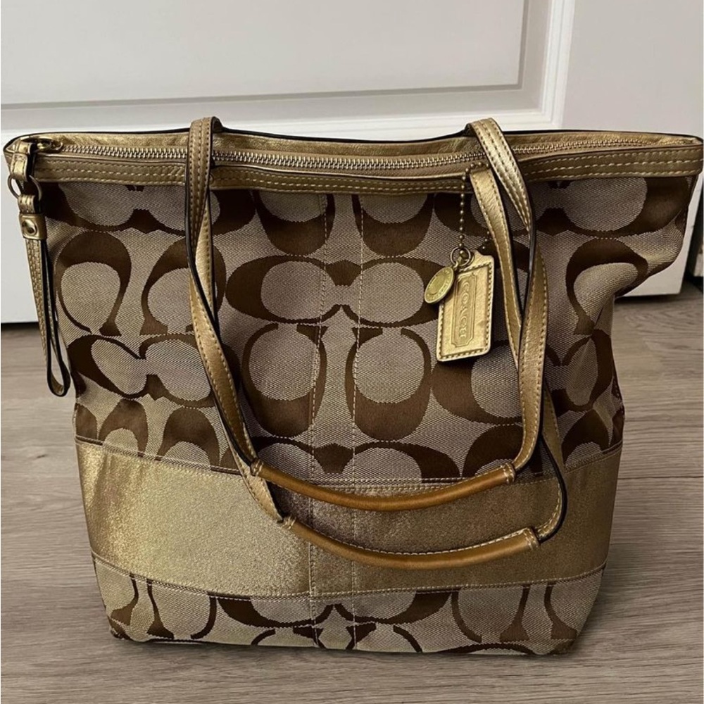 COACH - Carryall Tote Shoulder Bag - Gold and Tan - #18798E - Pre-owned